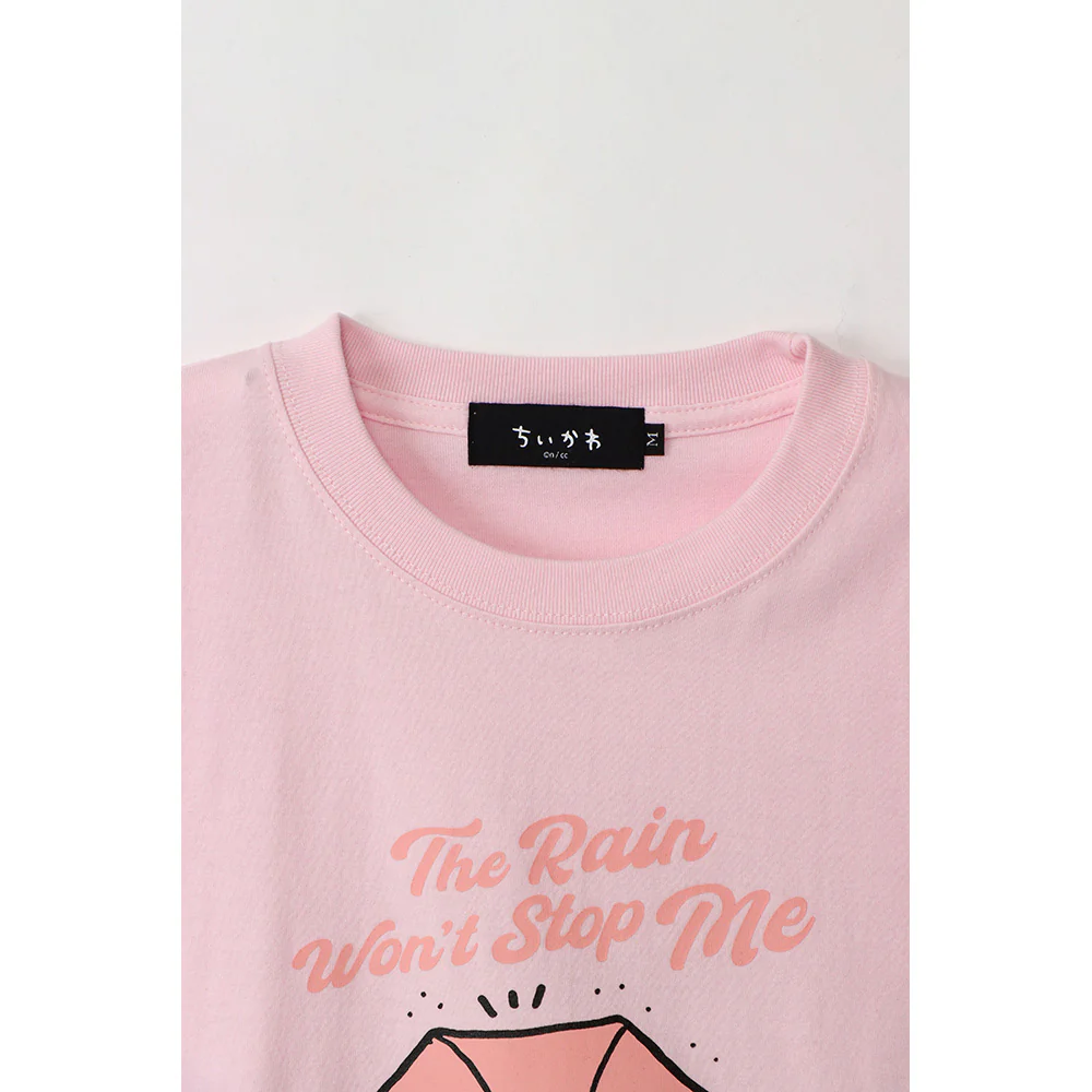 ちいかわ お出かけ楽しみ!な Tシャツ ちいかわと傘 ライトピンク - Image 3