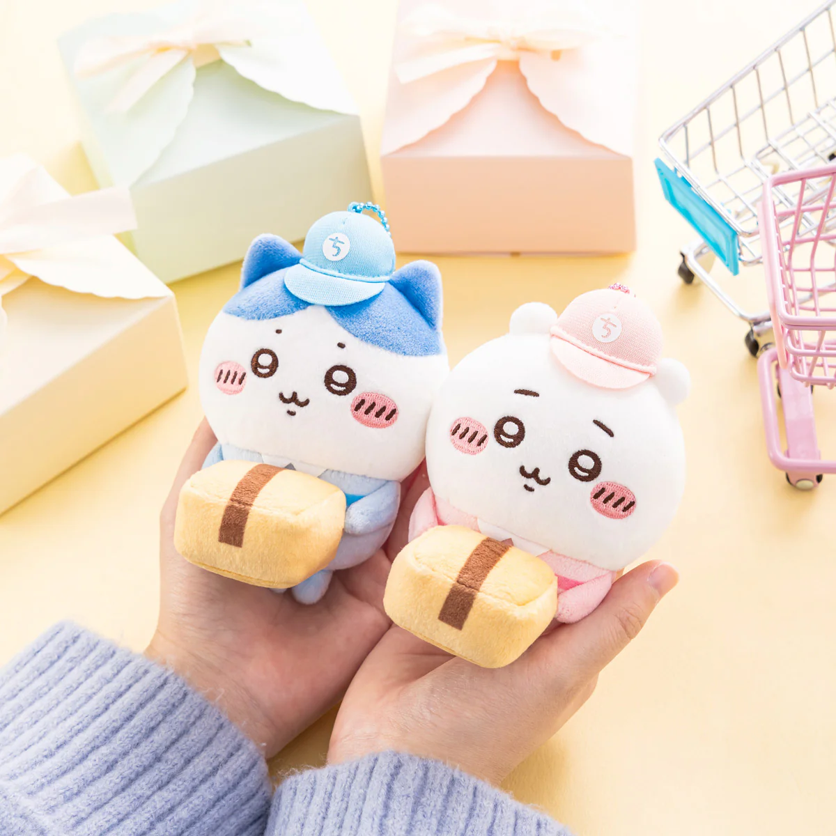 【予約】ちいかわ ちいかわマーケット 配達員さんなマスコット（古本屋）【2026年4月下旬より順次発送予定（発送延期の場合もキャンセル不可）】【通常商品と同時購入・配送希望日指定不可】 - Image 3