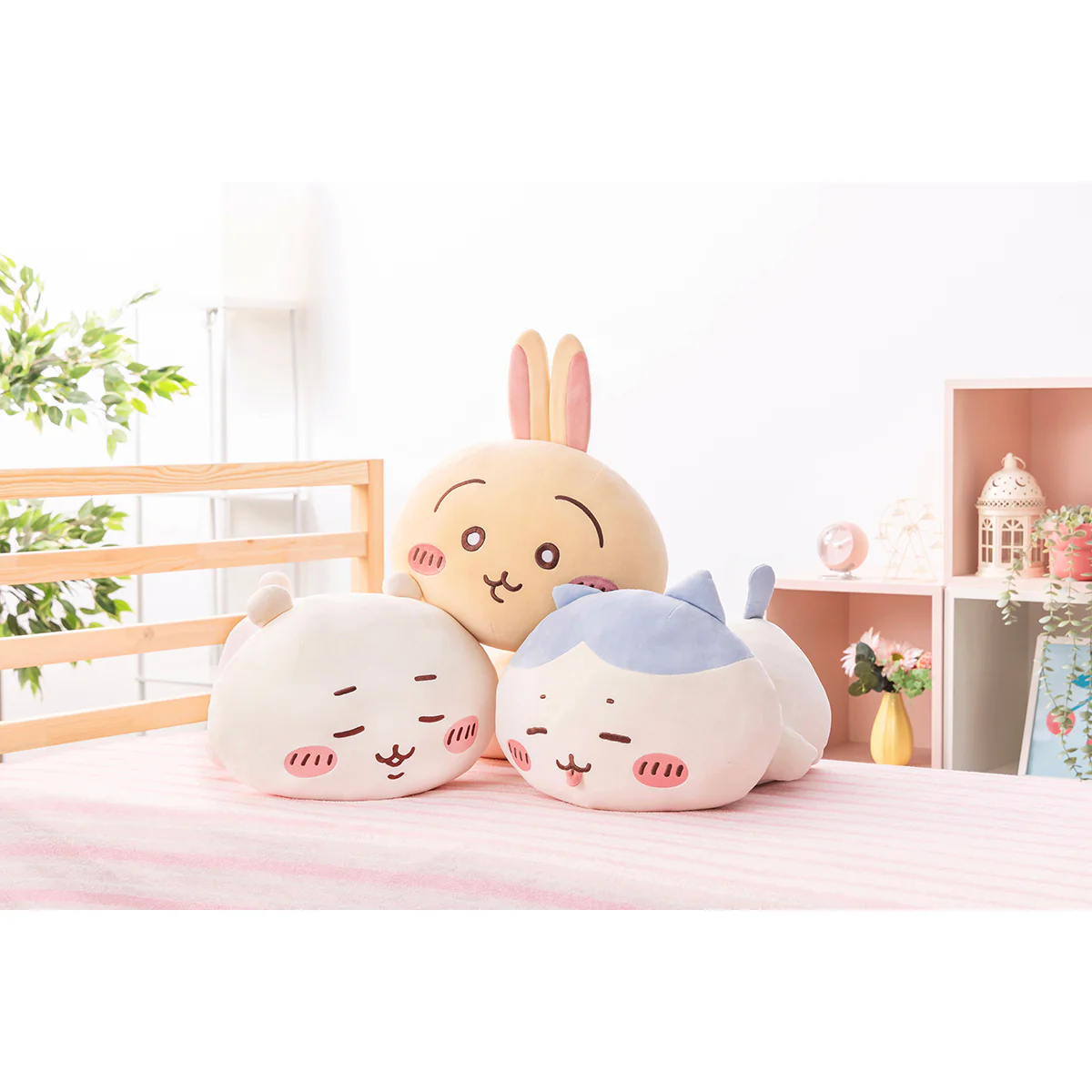 ちいかわ マシュマロみたいな寝そべり抱きぬいぐるみ（ねむねむちいかわ） - Image 2