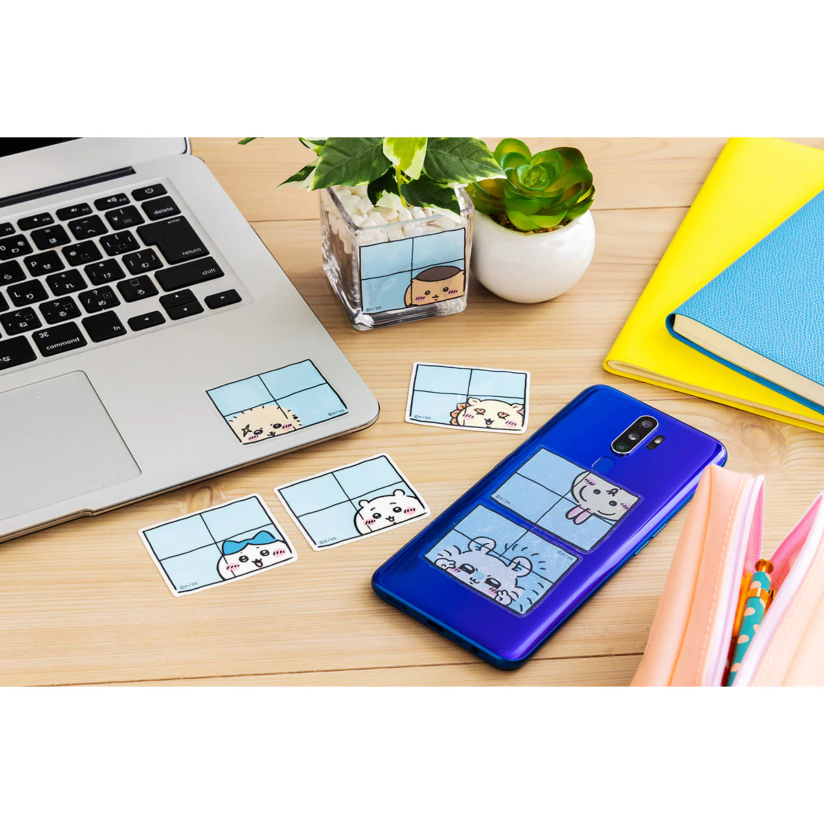 ちいかわ スマホに貼れるサイズのクリアステッカー(窓から覗くちいかわ) - Image 2