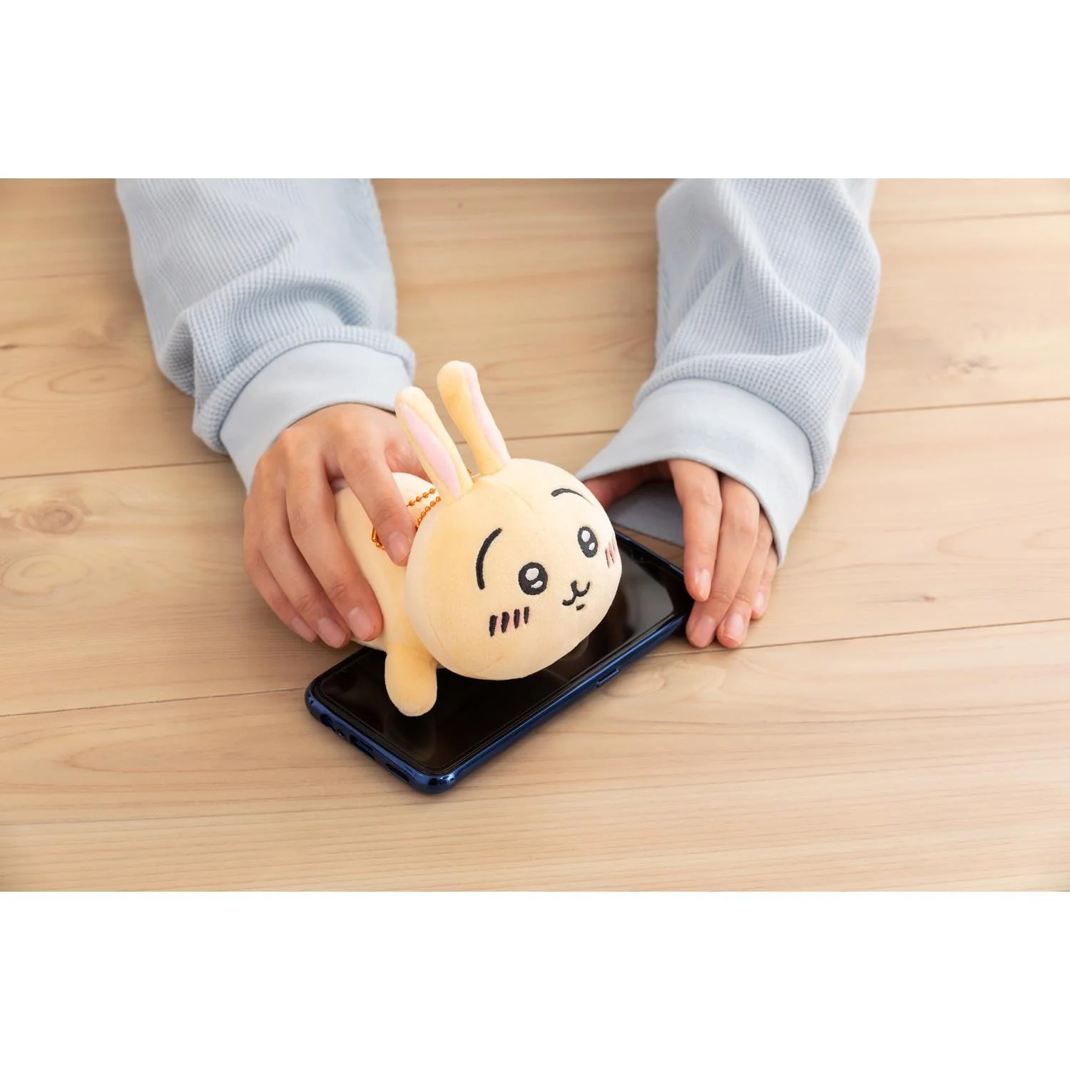 ちいかわ てくびまくらぬいぐるみ(ハチワレ) - Image 5
